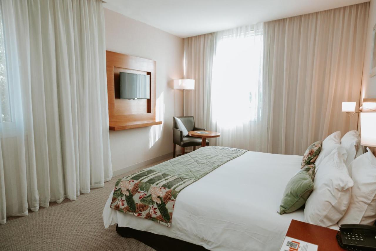 Howard Johnson Hotel Yerba Buena Extérieur photo