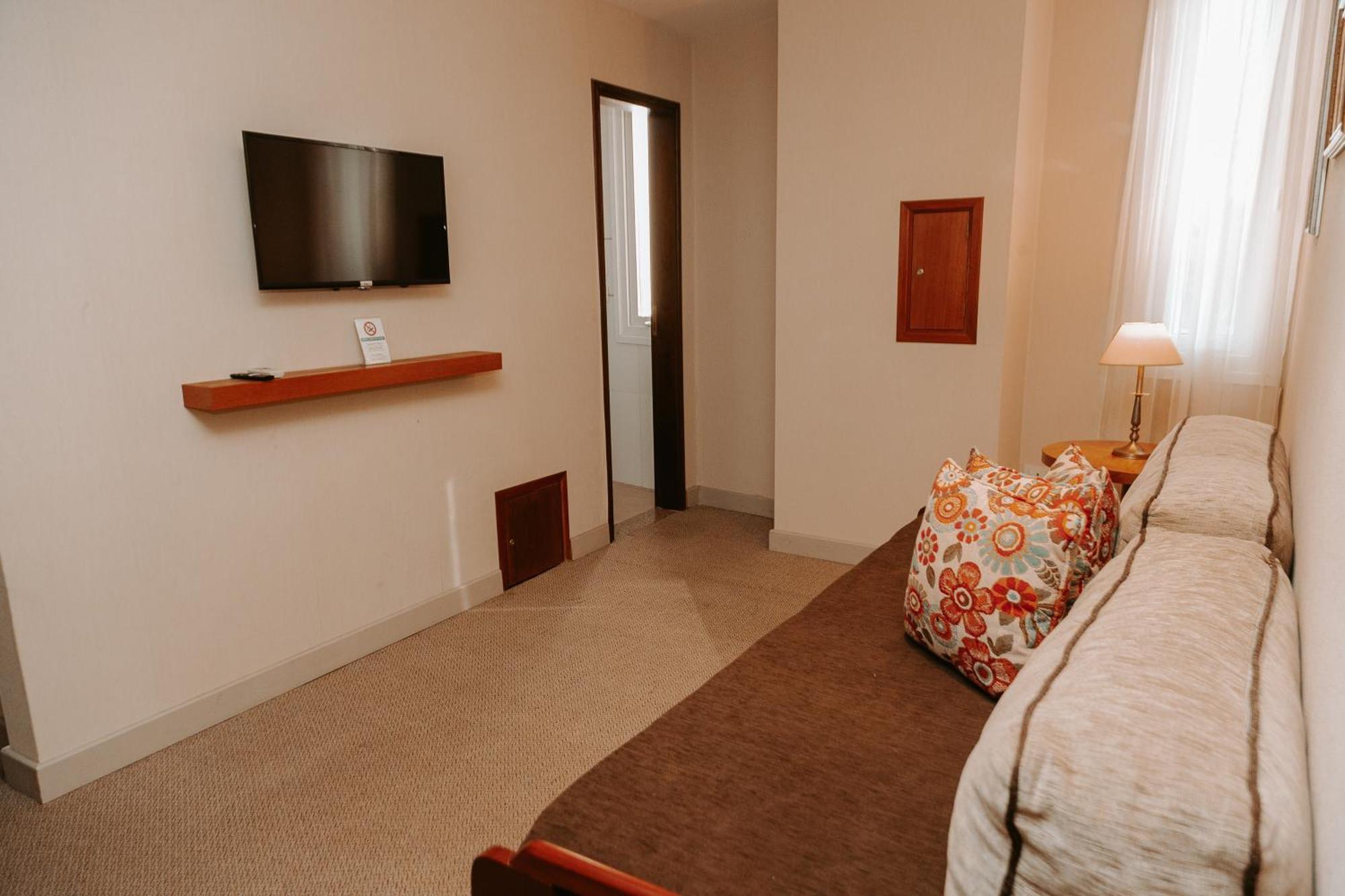 Howard Johnson Hotel Yerba Buena Extérieur photo