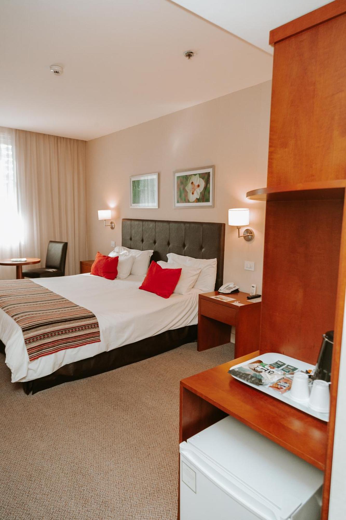 Howard Johnson Hotel Yerba Buena Extérieur photo