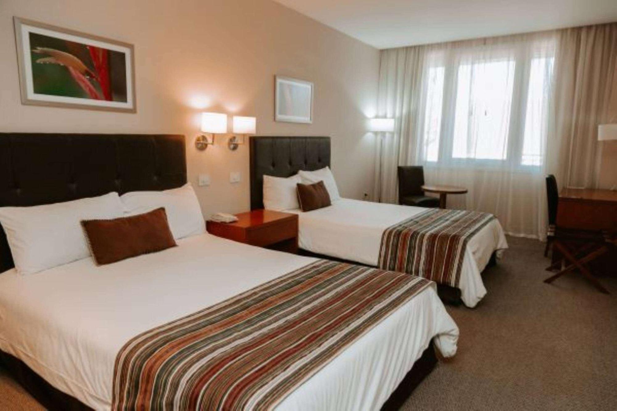 Howard Johnson Hotel Yerba Buena Extérieur photo