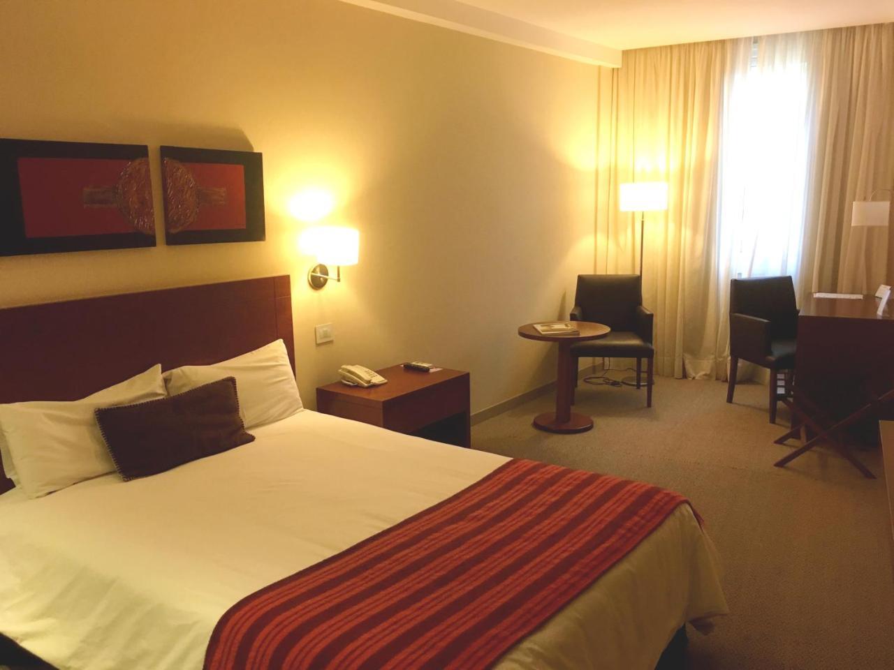 Howard Johnson Hotel Yerba Buena Extérieur photo